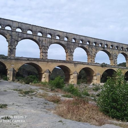 Proche Uzes Petit Gite Avec Grande Cuisine D'Ete Et Piscine Saint-Siffret Экстерьер фото