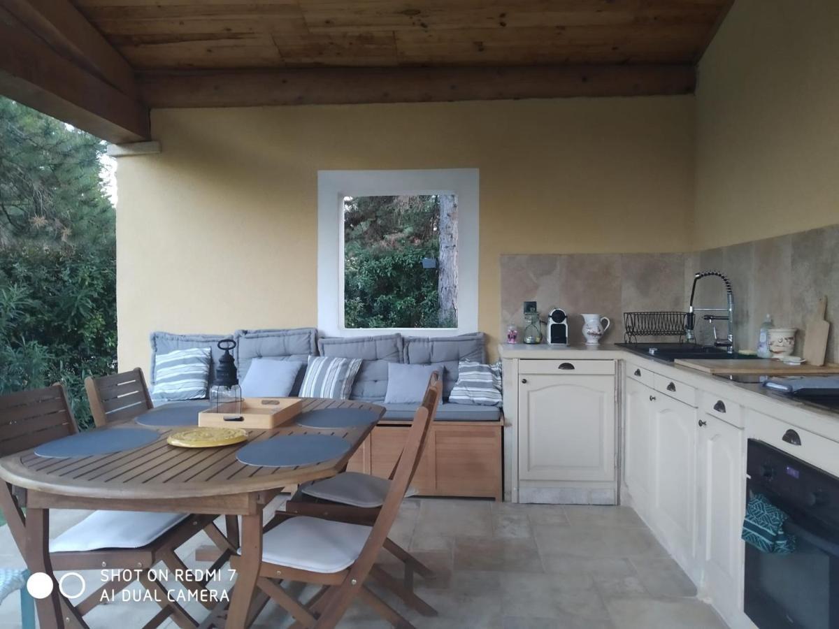Proche Uzes Petit Gite Avec Grande Cuisine D'Ete Et Piscine Saint-Siffret Экстерьер фото